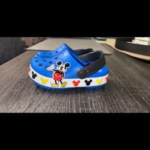 Brand new Disney crocs size 6c